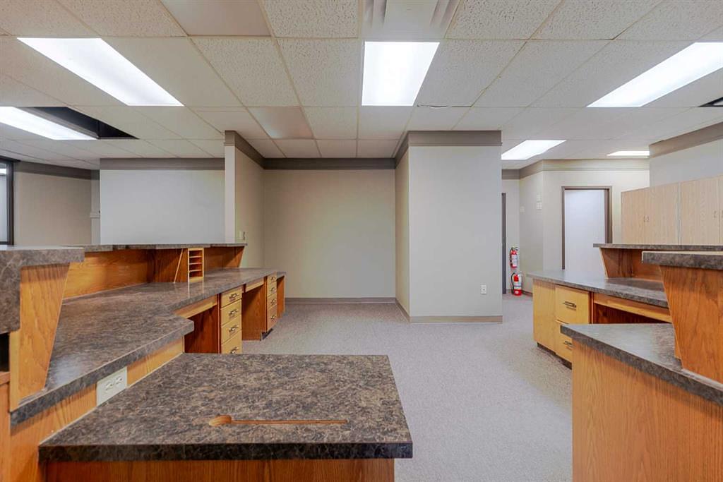 200 - 40 Elizabeth Street, Okotoks, AB