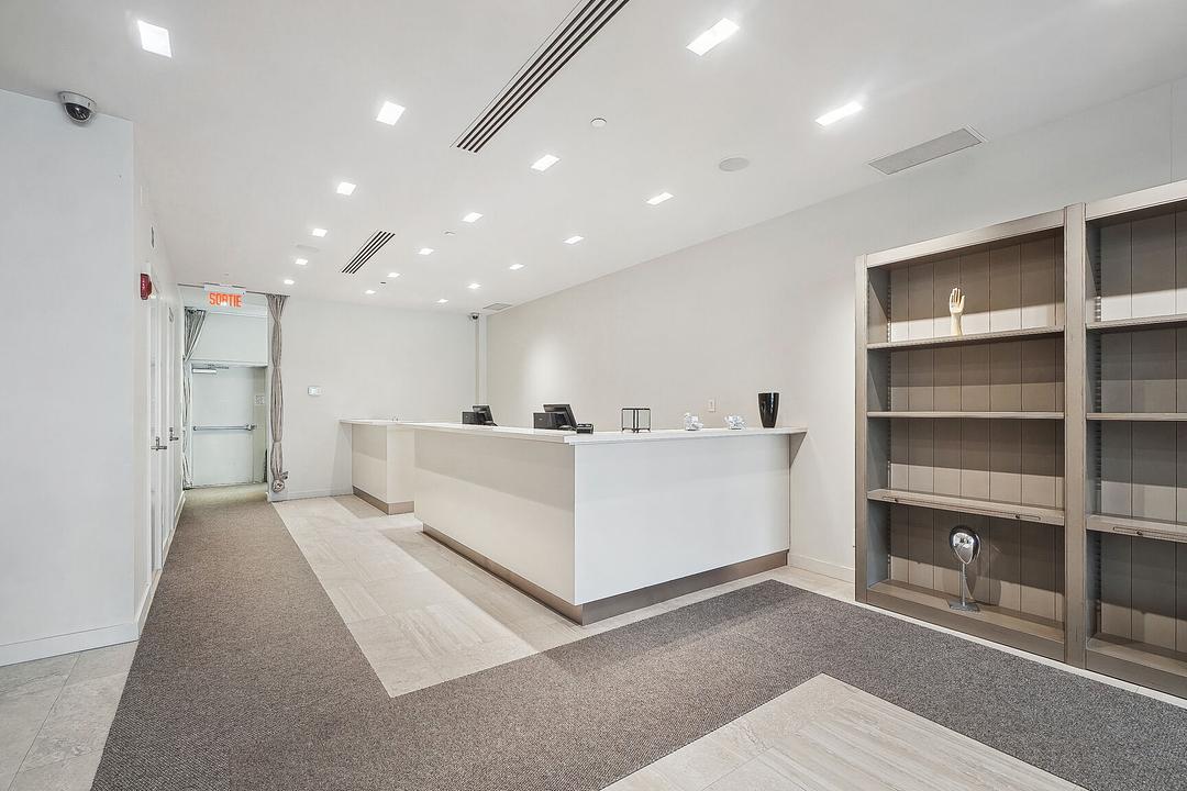 rdc-ss - 4920 Rue Sherbrooke Ouest, Westmount, QC