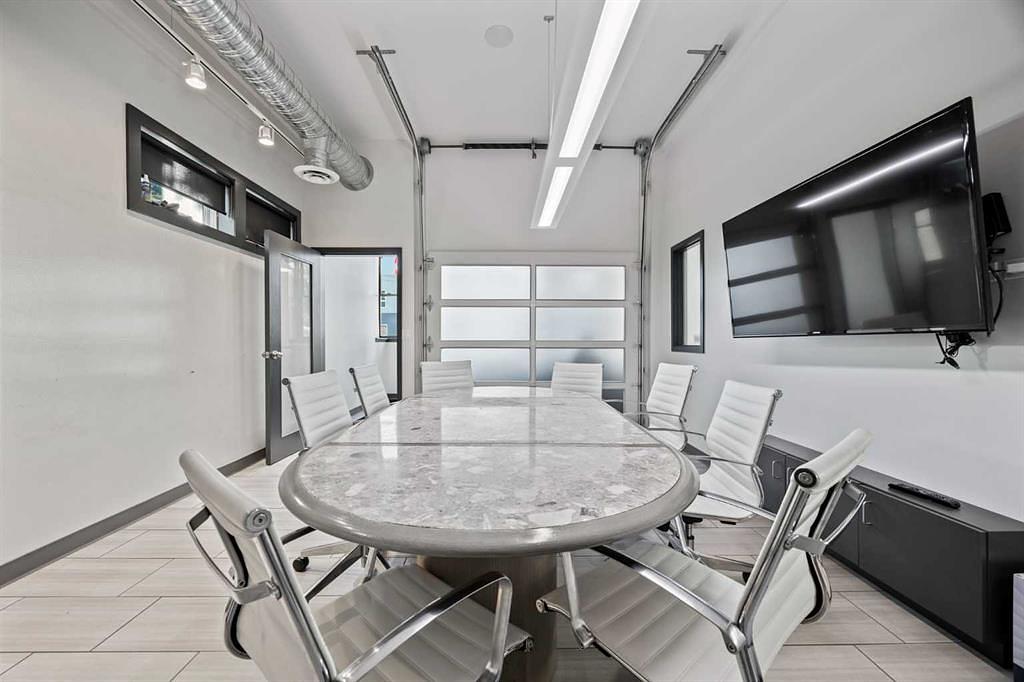 1742 10 Avenue Southwest, Calgary, AB