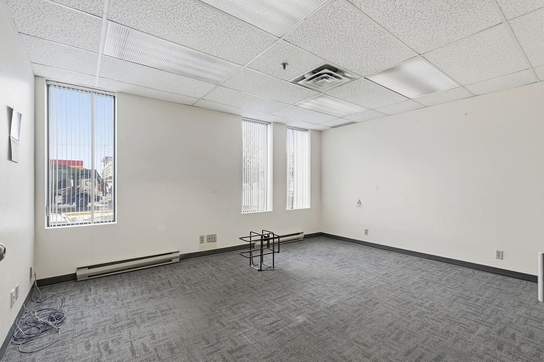8162 - 8150 Boulevard Métropolitain Est, Montréal, QC