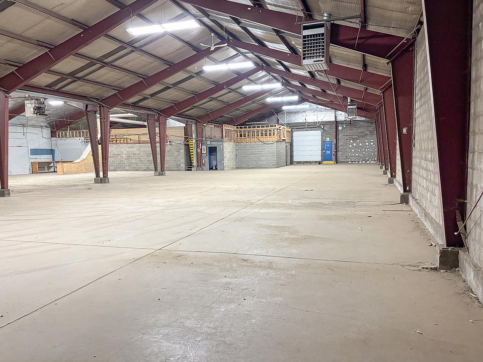 Industrial Building - 139 29 Street East, Saskatoon, SK