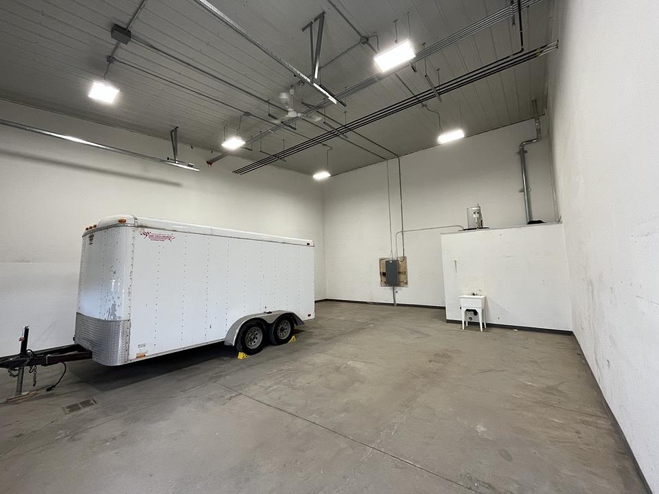 Bay 7 & 13 - 520 Solomon Dr, Regina, SK