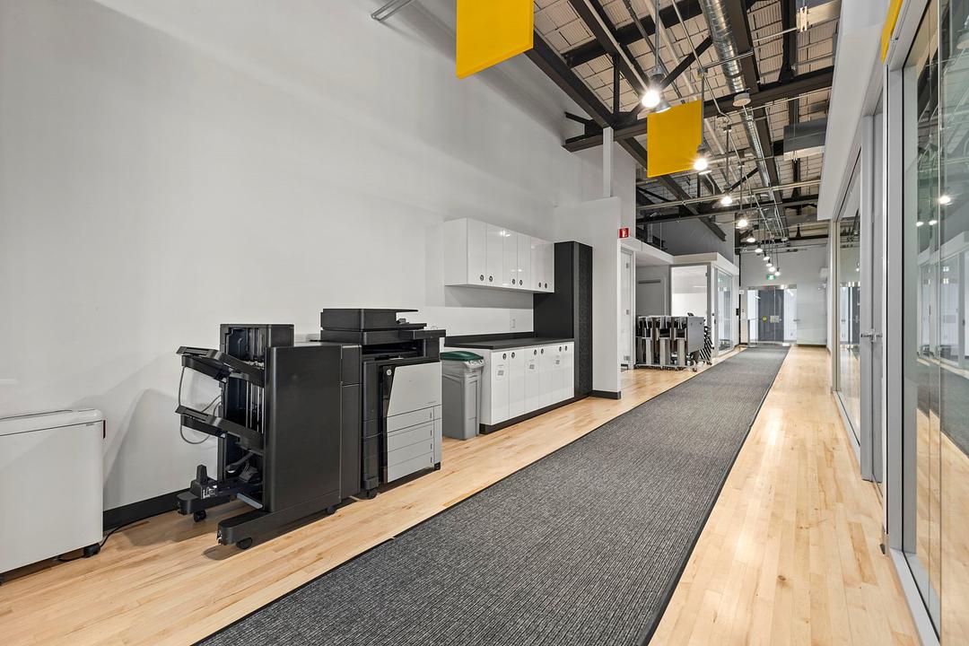 8.300 - 2500-1751 Rue Richardson, Montreal, QC