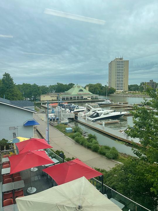 201 - 31 Lakeshore Road East, Mississauga, ON