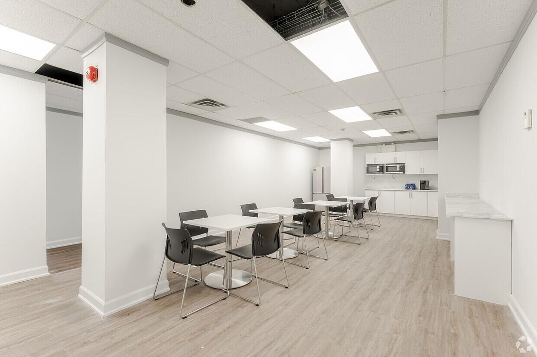 600-5 - 710 Dorval Dr, Oakville, ON