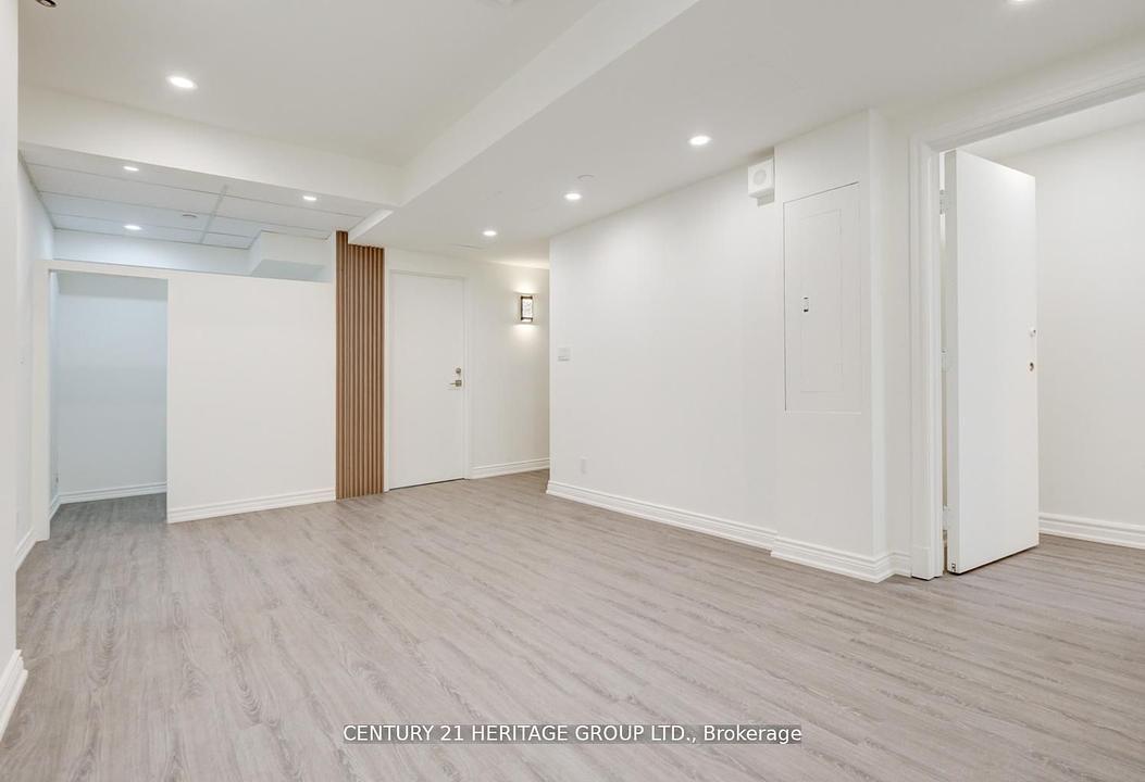 101 - 2900 Yonge Street, Toronto, ON