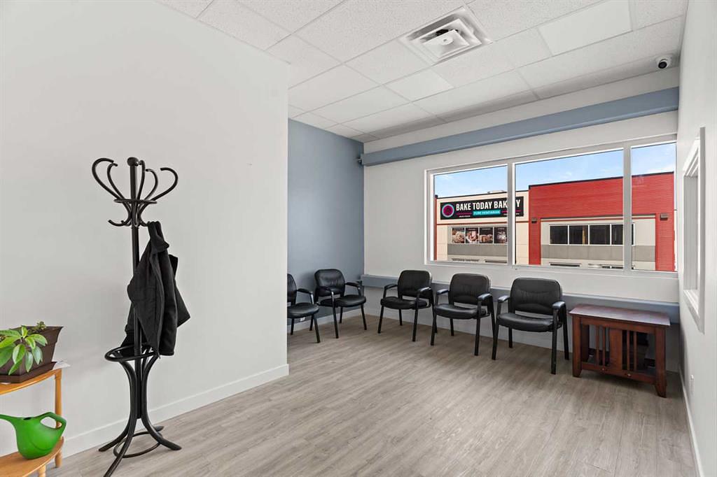 305 - 10960 42 Street Northeast, Calgary, AB