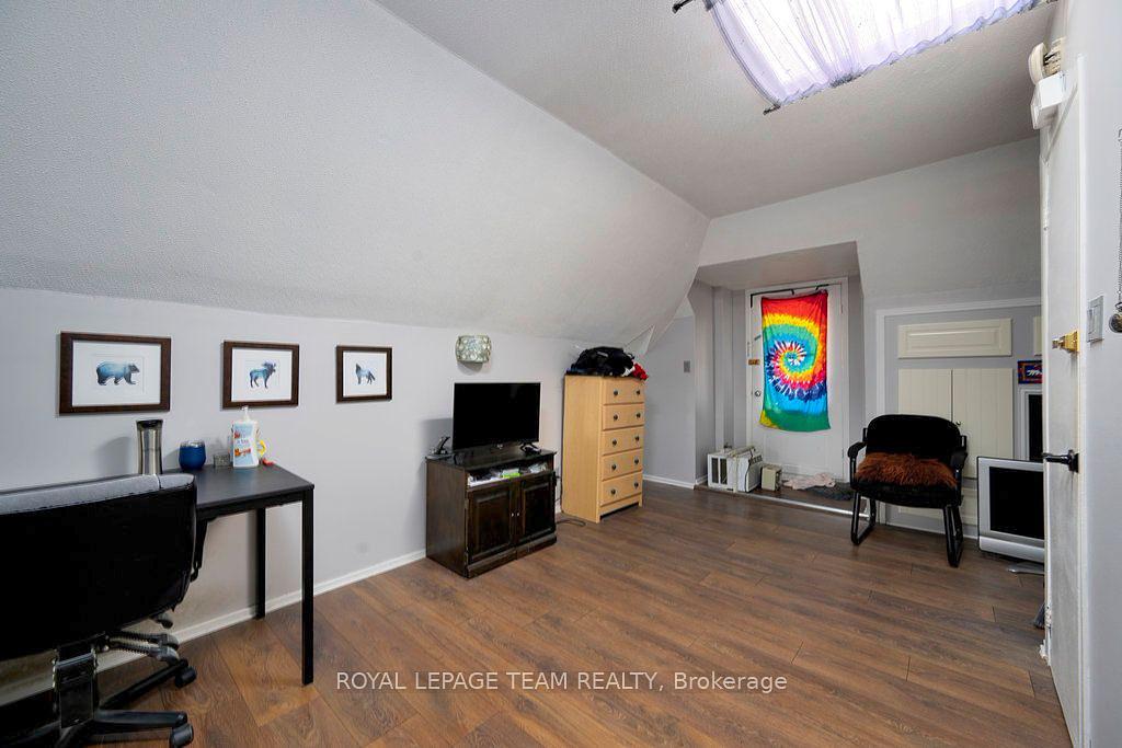 422 Donald B. Munro Drive, Ottawa, ON