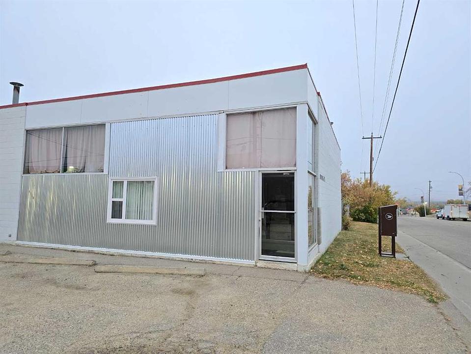 9909 96 Avenue, Peace River, AB