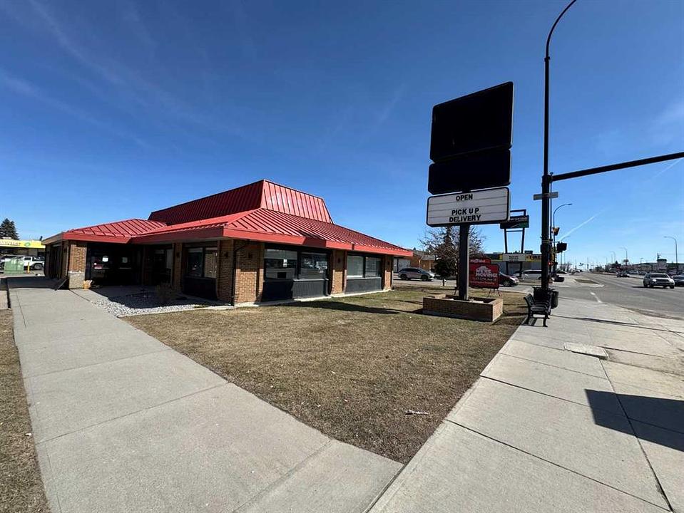 Q - 4710 17 Avenue Southeast, Calgary, AB