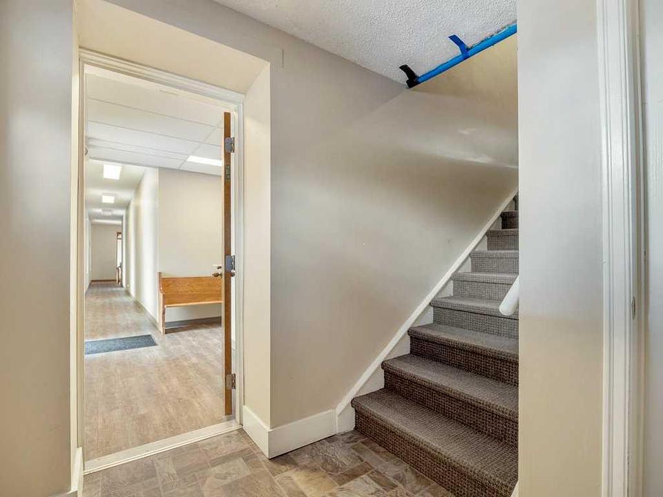 327 10 Street South, Lethbridge, AB