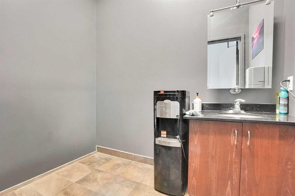 880 4 Avenue Southwest, Calgary, AB