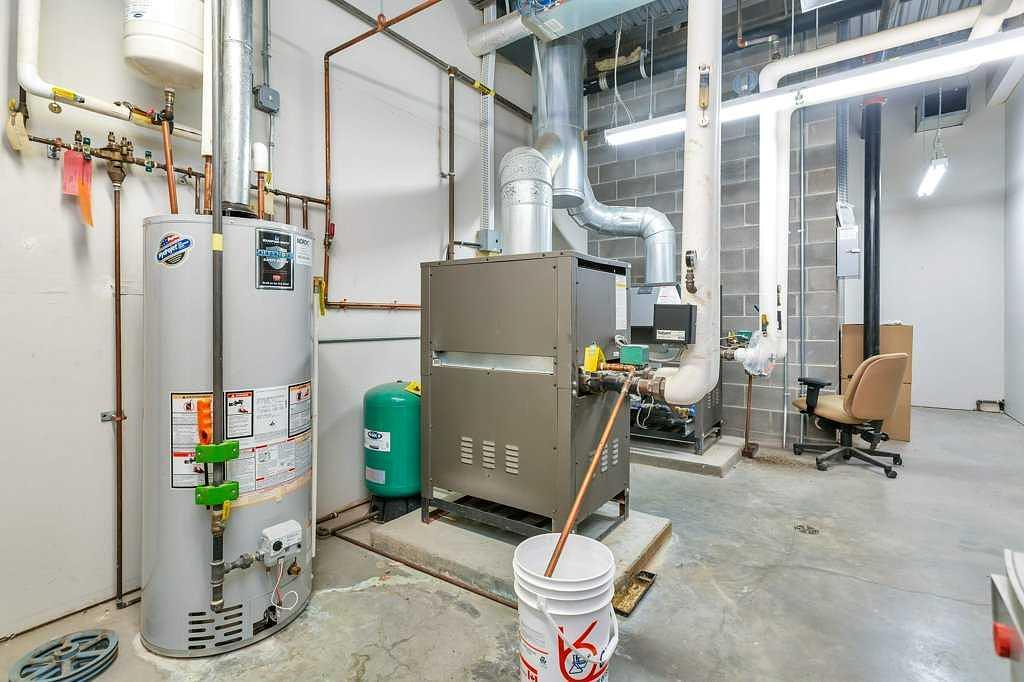 33 Schenk Industrial Road, Sylvan Lake, AB