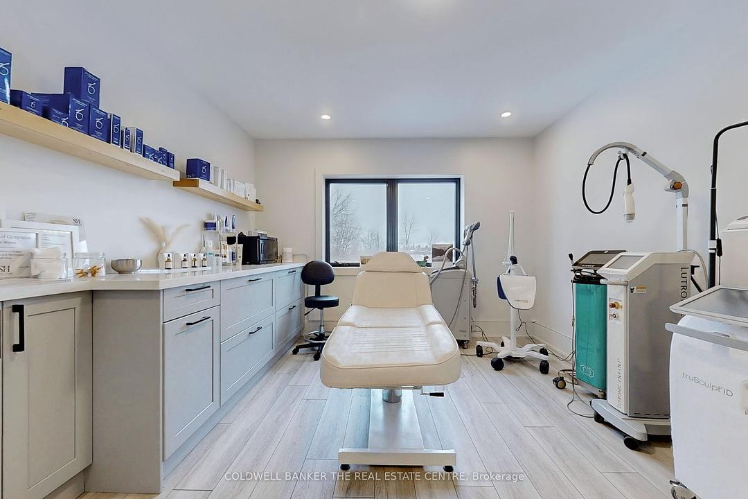 543 The Queensway South, Georgina, ON