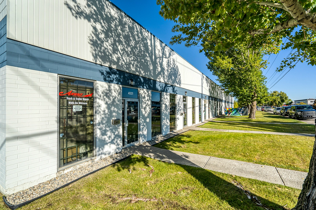 4017 - 4019 23 Street Northeast, Calgary, AB