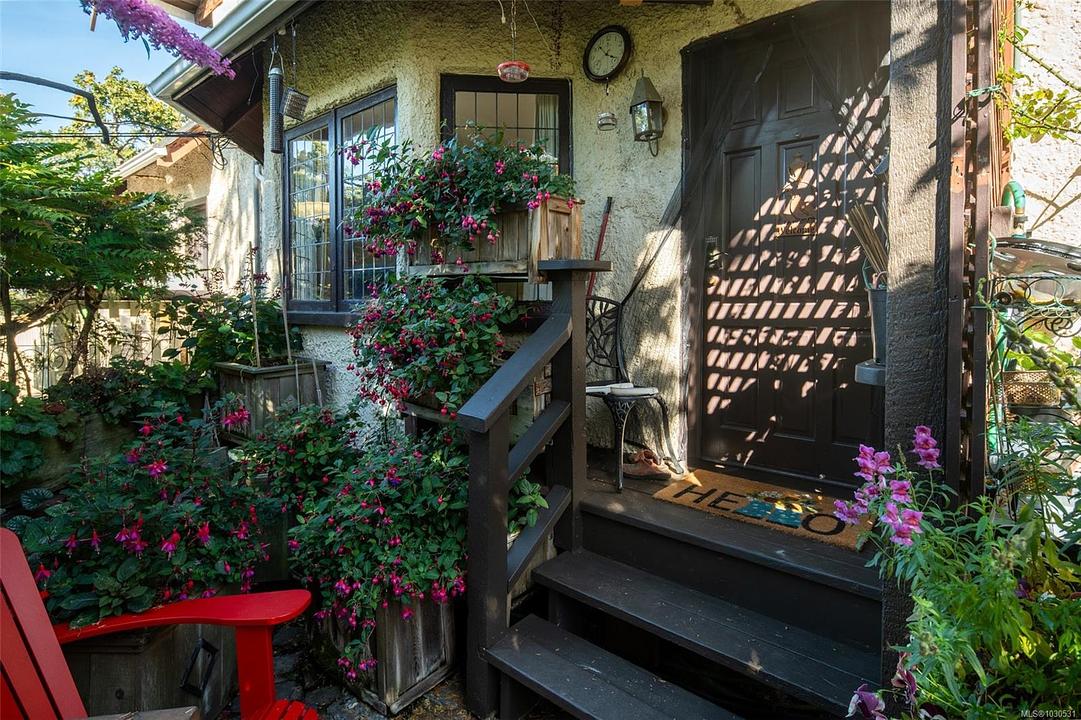 1043 Belmont Avenue, Victoria, BC