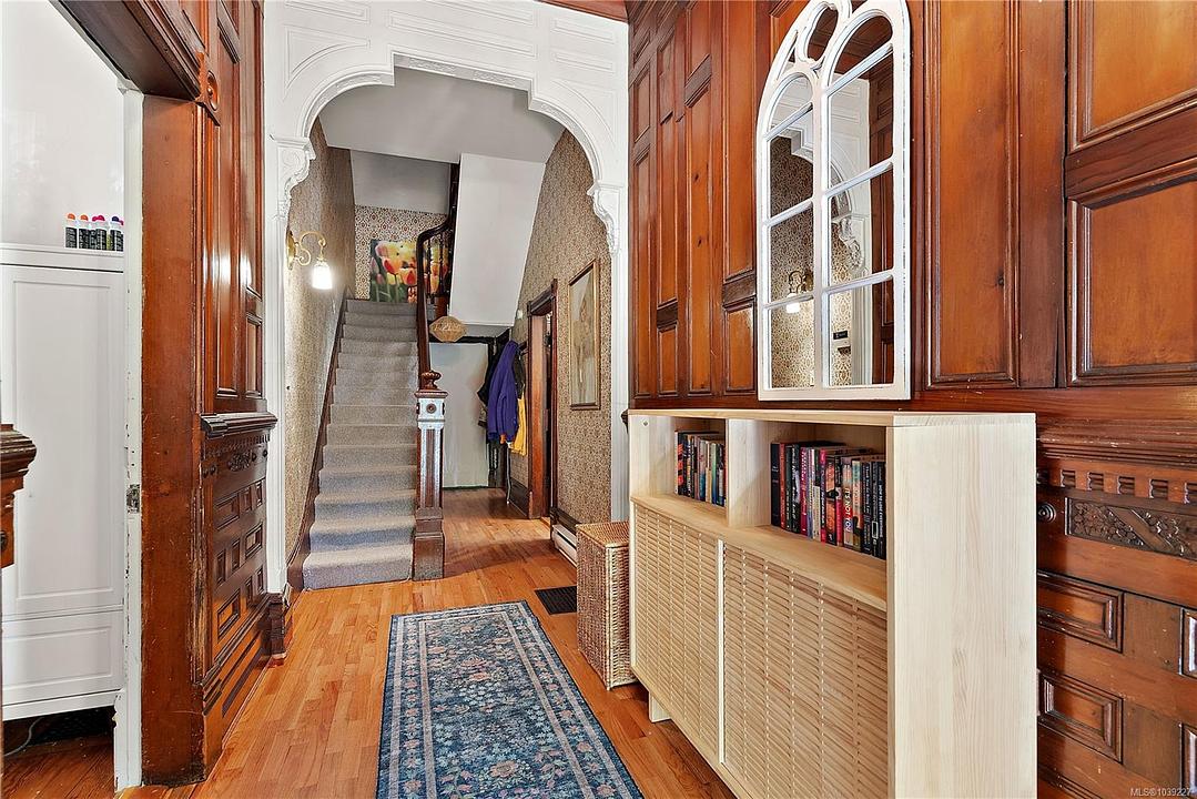 1736 Haultain Street, Victoria, BC