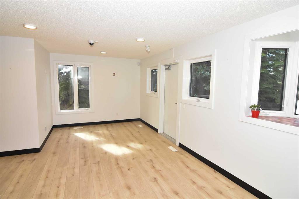 309 Main Street North, Airdrie, AB