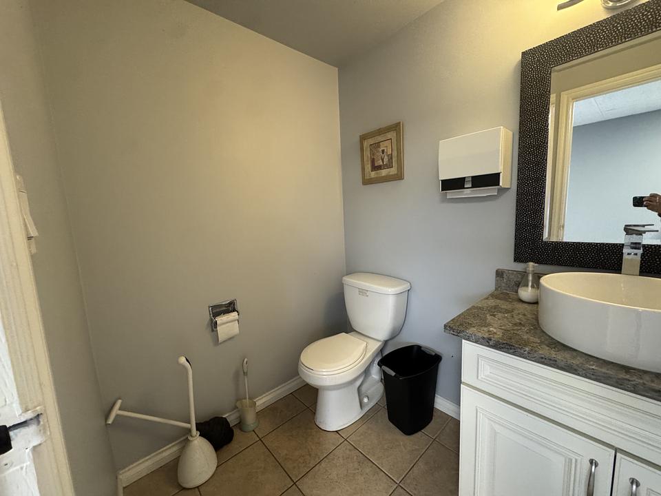 200 - 11031 Bridgeport Road, Richmond, BC