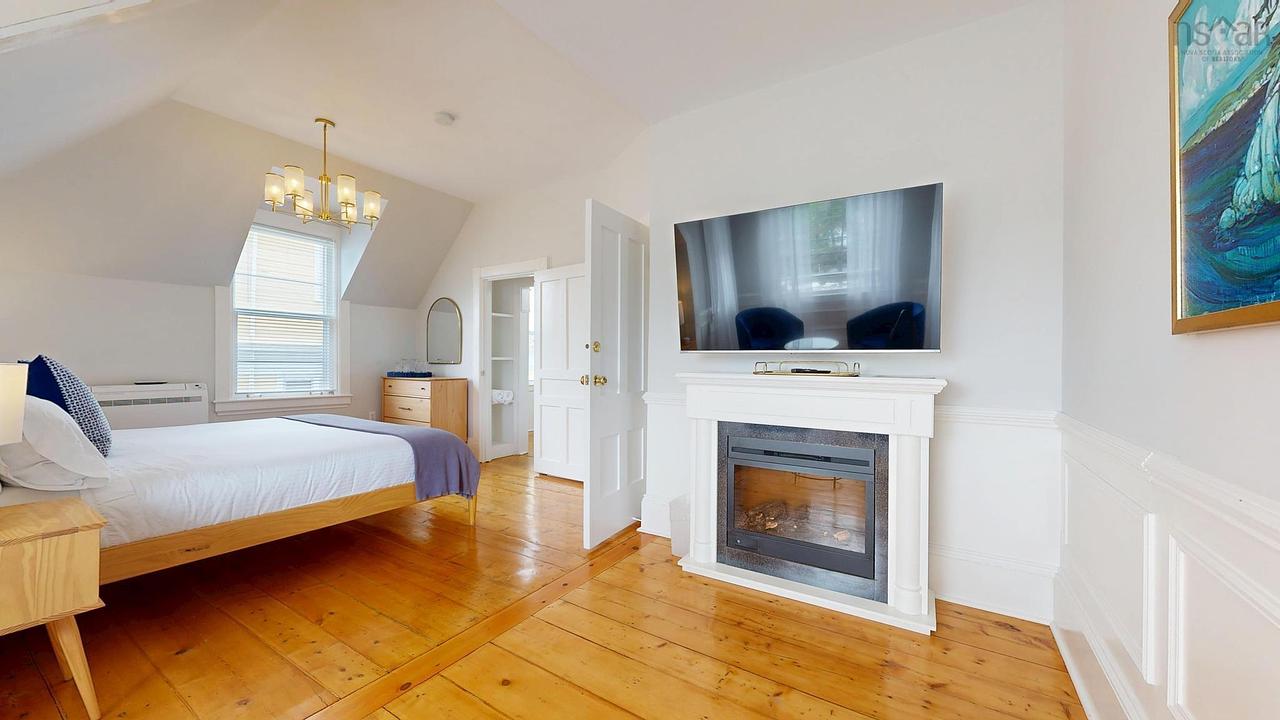 558 Main Street, Mahone Bay, NS
