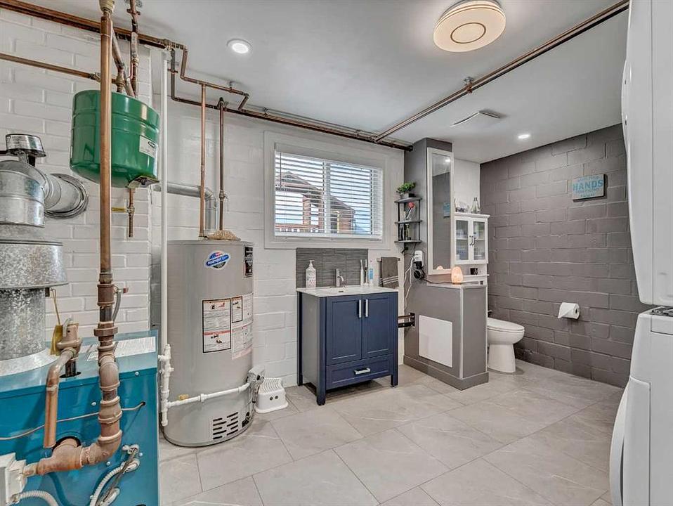 133 South Railway Avenue, Irvine, AB