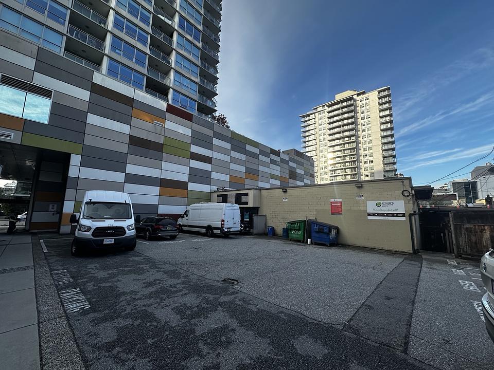 1318 Lonsdale Ave, North Vancouver, BC