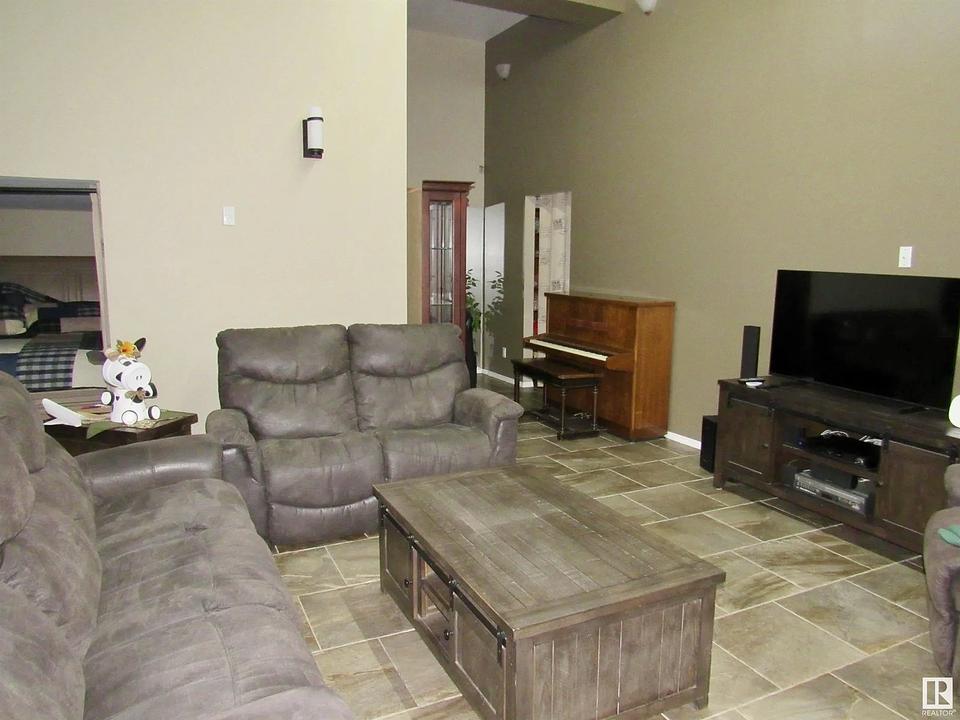 5023 50 Street, Barrhead, AB
