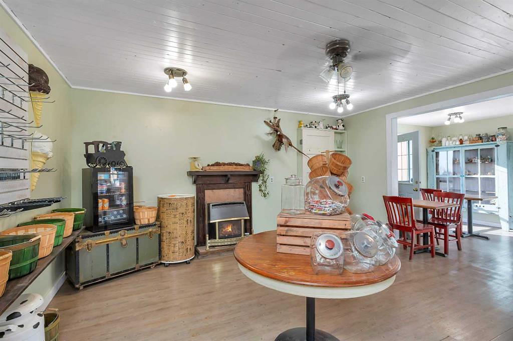 48 Main Street East, Big Valley, AB