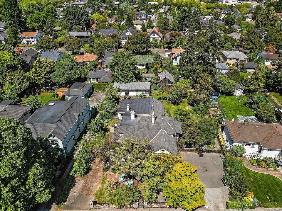 1736 Haultain Street, Victoria, BC