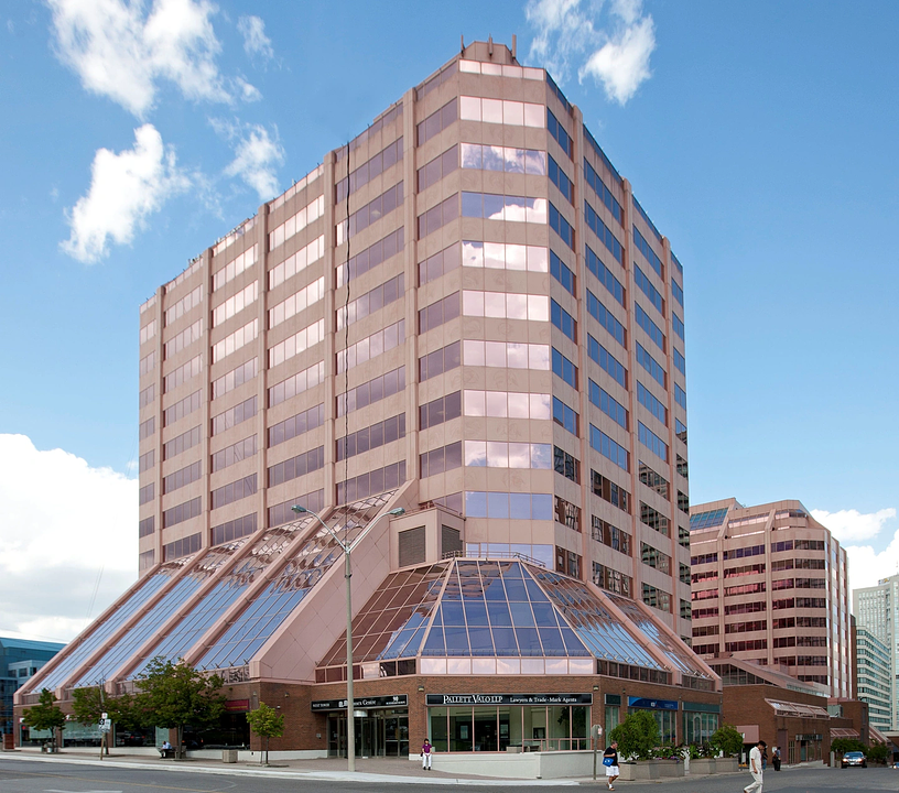 400 - 90 Burnhamthorpe Road West, Mississauga, ON