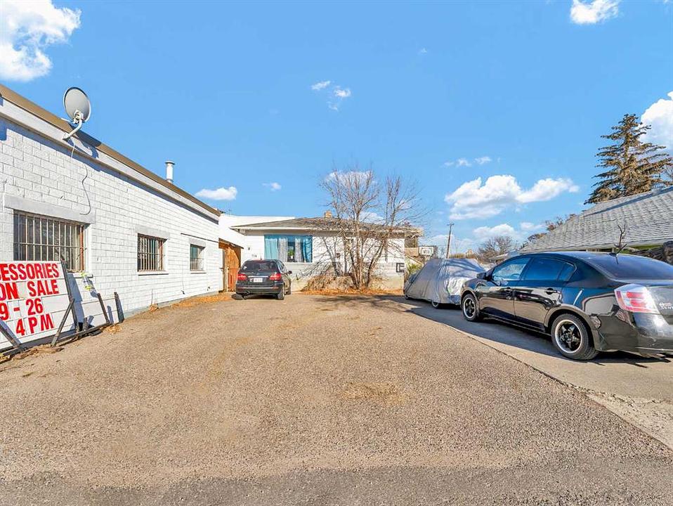 Kingsway Avenue Southeast, Medicine Hat, AB