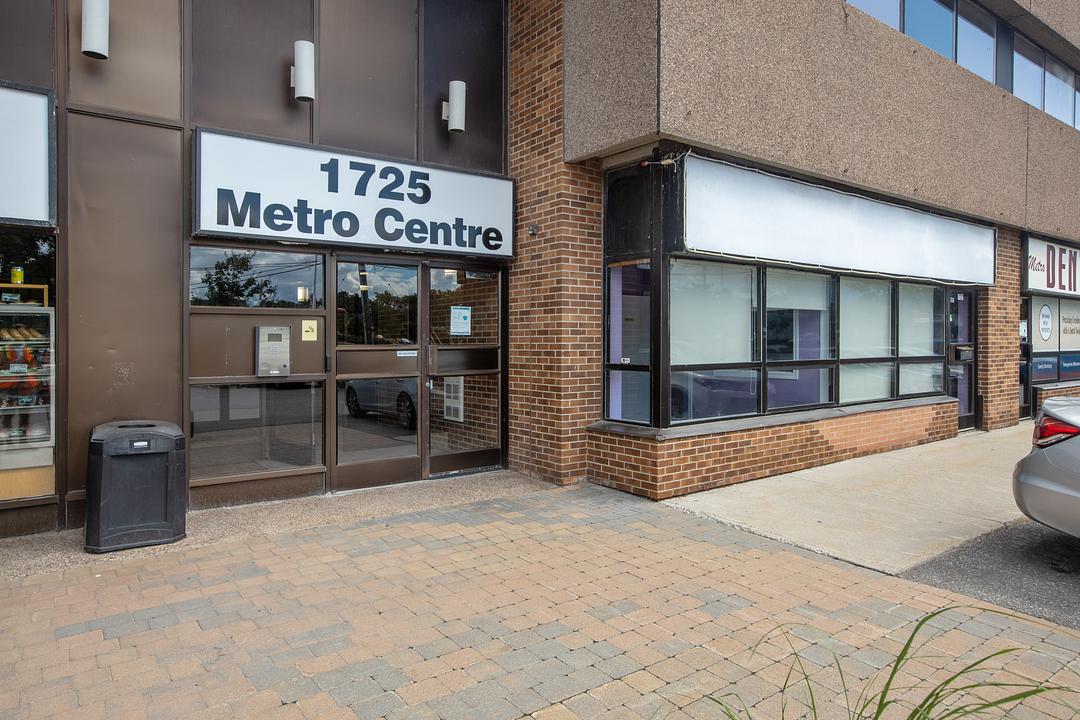 210 - 1725 St-Laurent Boulevard, Ottawa, ON