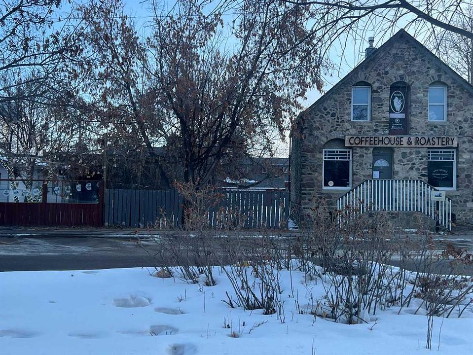 5027 46 Street, Sylvan Lake, AB