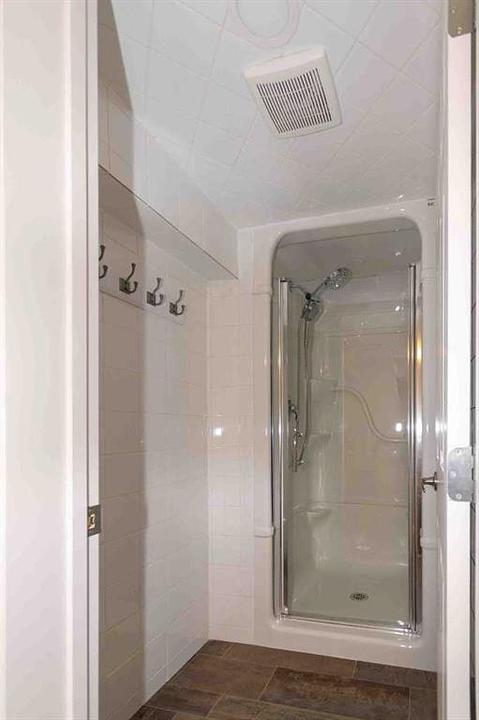 300e, Raymond, AB