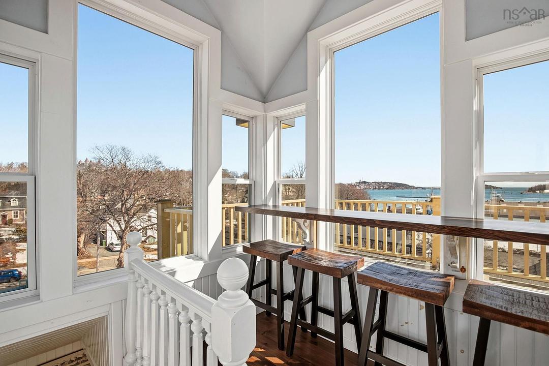 42 Falkland Street, Lunenburg, NS