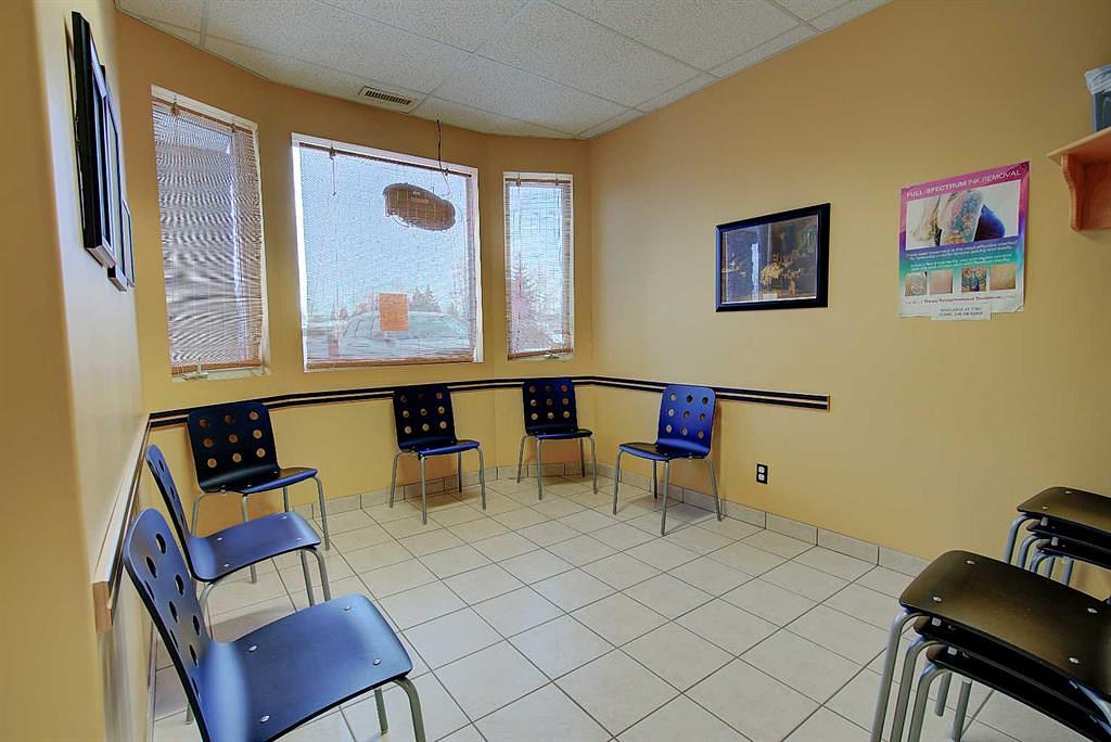 1 - 5021 Parkwood Road, Blackfalds, AB