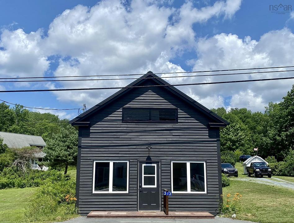 8 Milton Road, Liverpool, NS