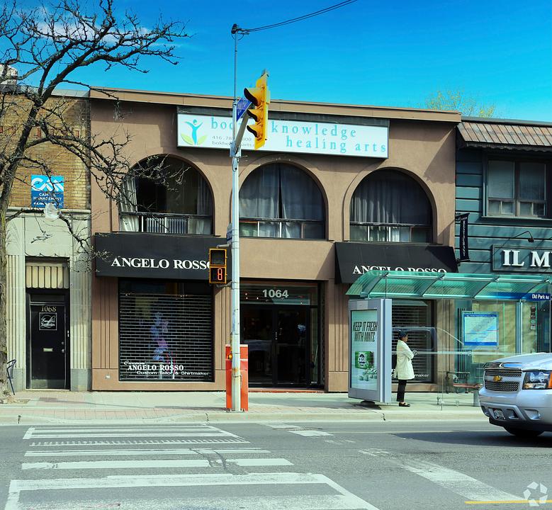 1064 Eglinton Avenue West, Toronto, ON