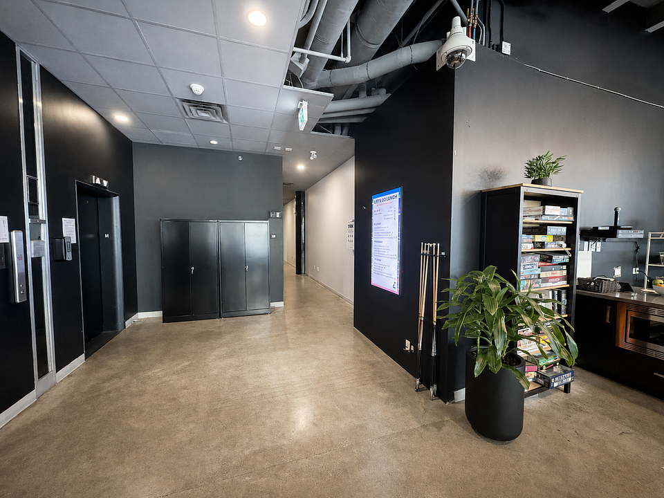 BLDG - 580 Granville Street, Vancouver, BC