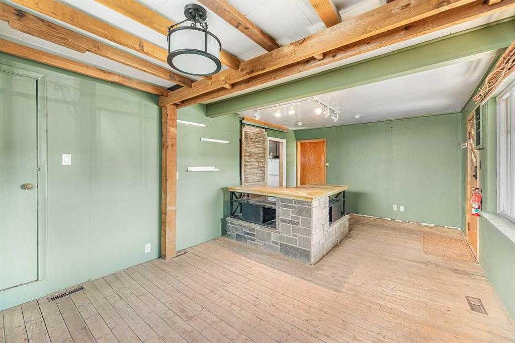 125 River Avenue, Cochrane, AB