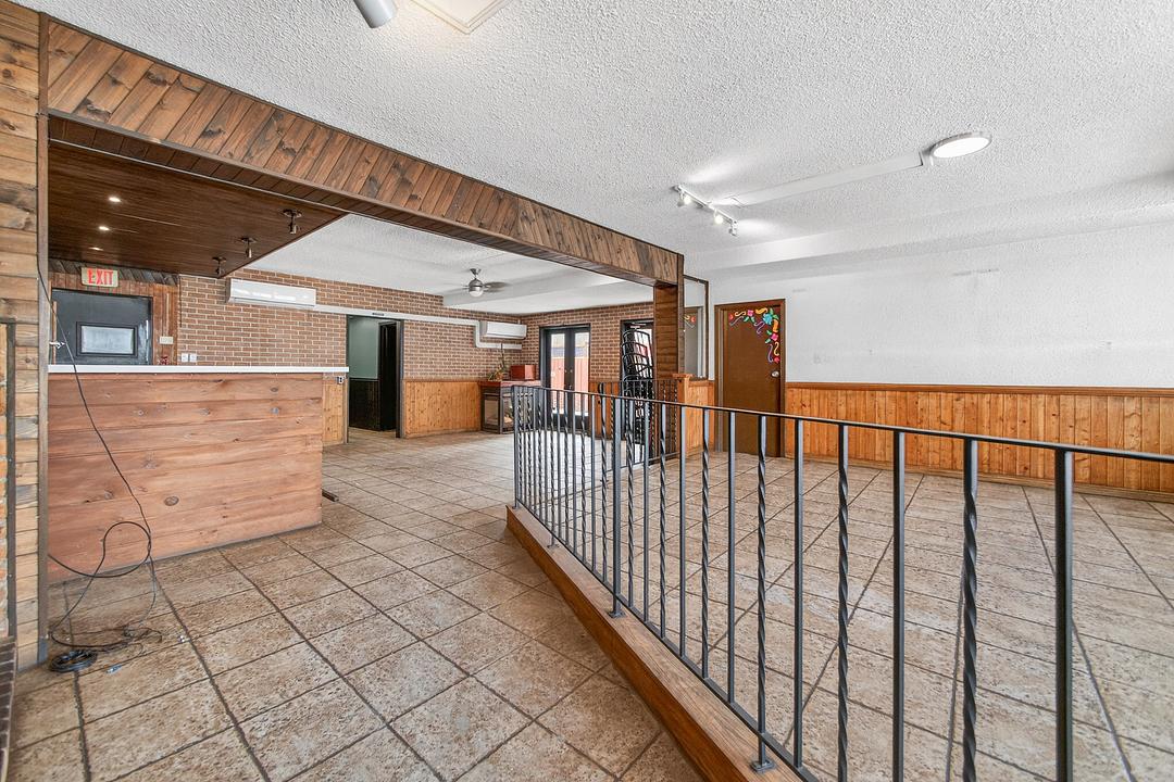 277 Queen Street South, Mississauga, ON