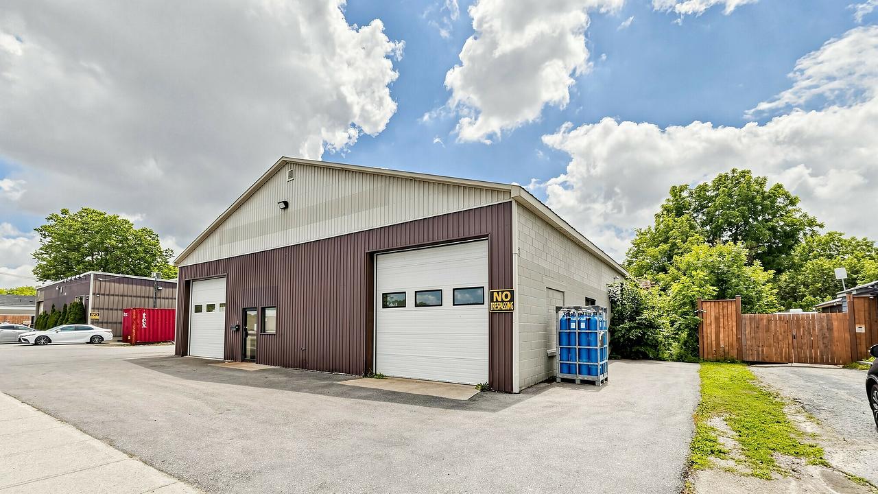 116 Main Street, Woodstock, ON