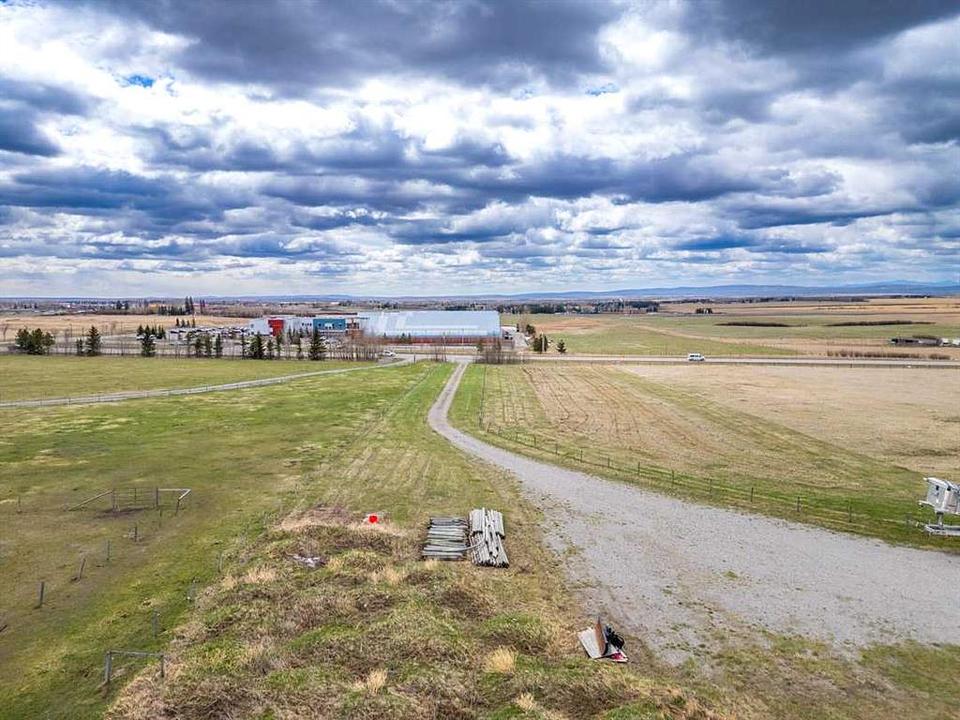 33066 Township Road 250, Calgary, AB