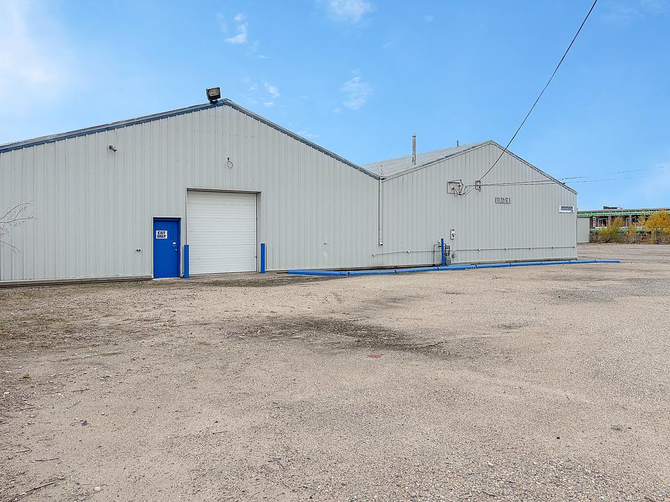 Industrial Building - 139 29 Street East, Saskatoon, SK