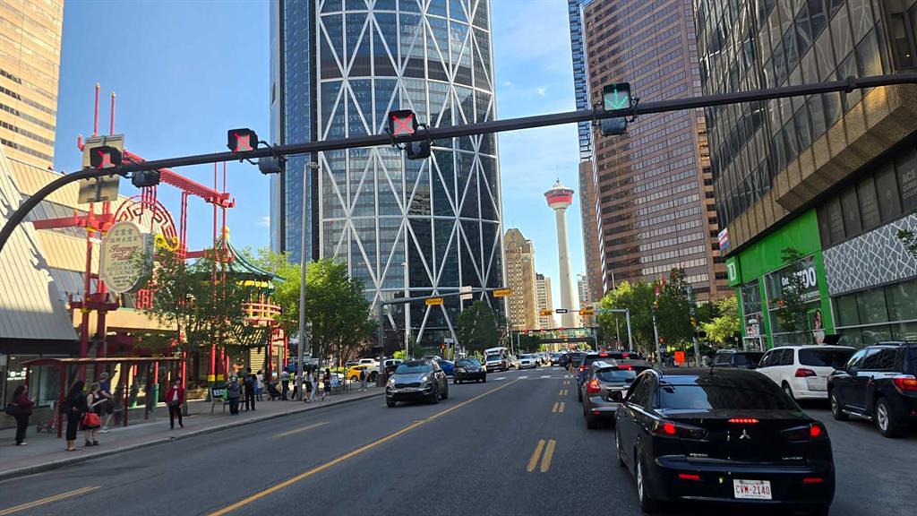 101 - 328 Centre Street South, Calgary, AB