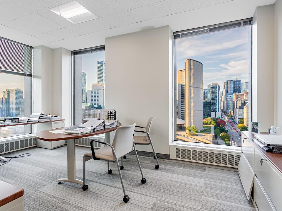 1400 - 65 Queen St W, Toronto, ON