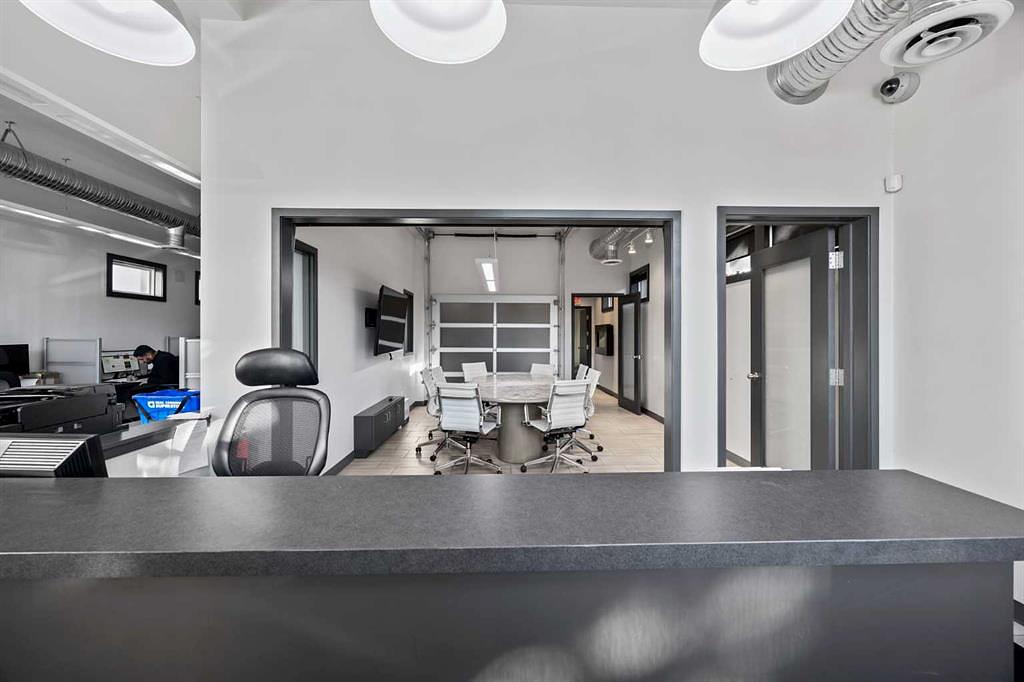 1742 10 Avenue Southwest, Calgary, AB
