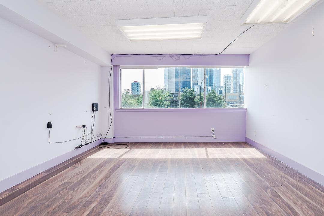 4725 Kingsway, Burnaby, BC