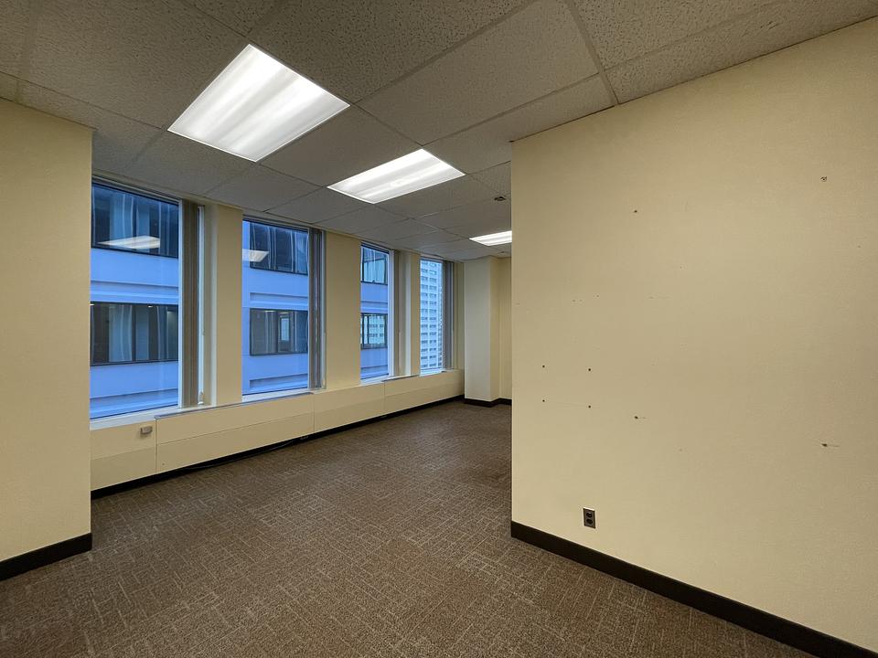 1301 - 605-123 Edward Street, Toronto, ON
