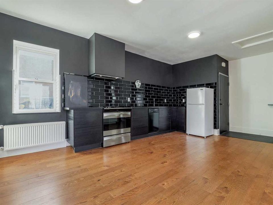 325 5 Street South, Lethbridge, AB